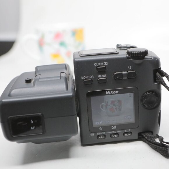 Vintage Nikon CoolPix 995 3.3MP Digital Camera Digicam Y2K Photography Travel - Picture 6 of 16